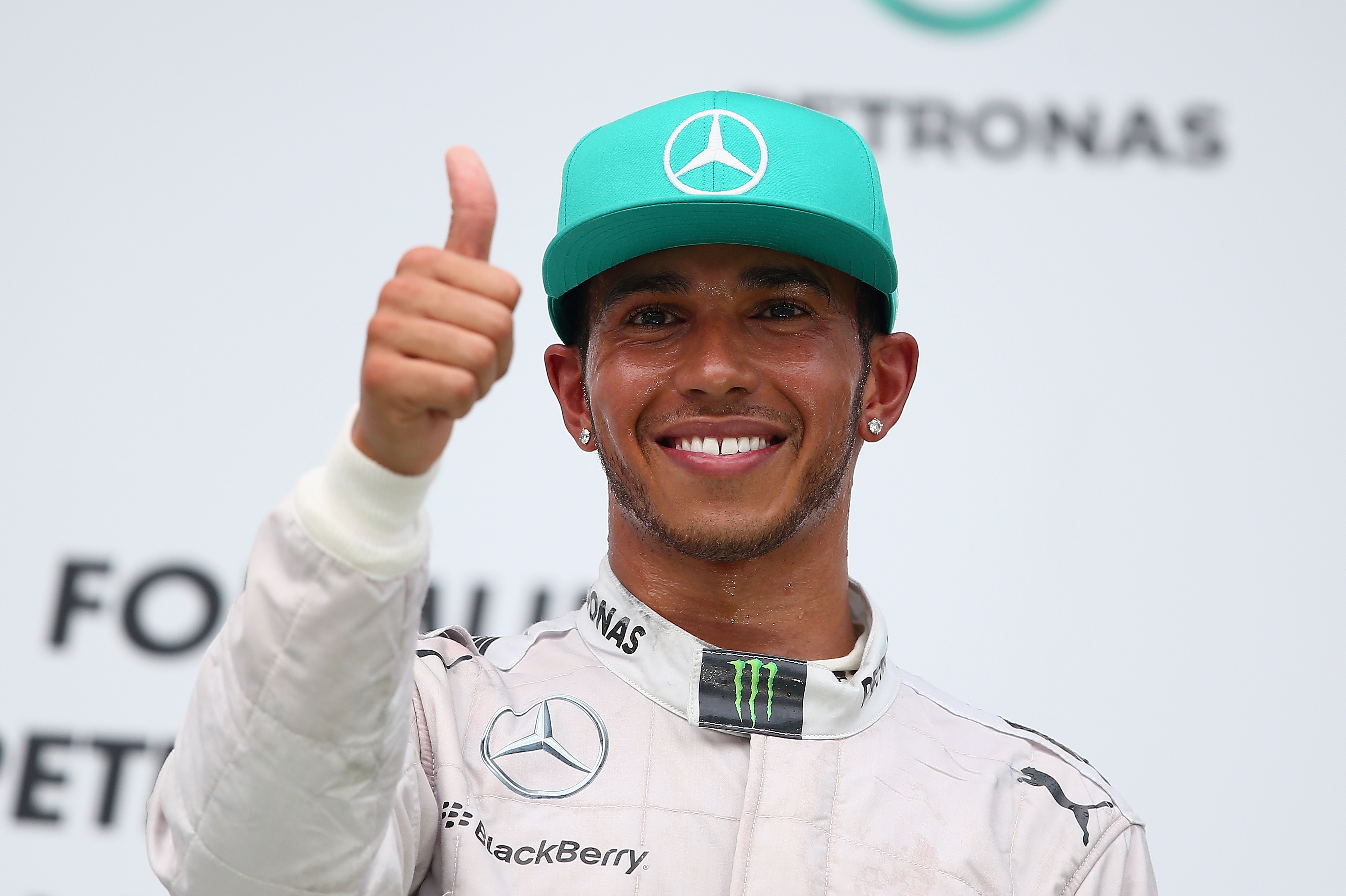 Hamilton repite en Bahrein