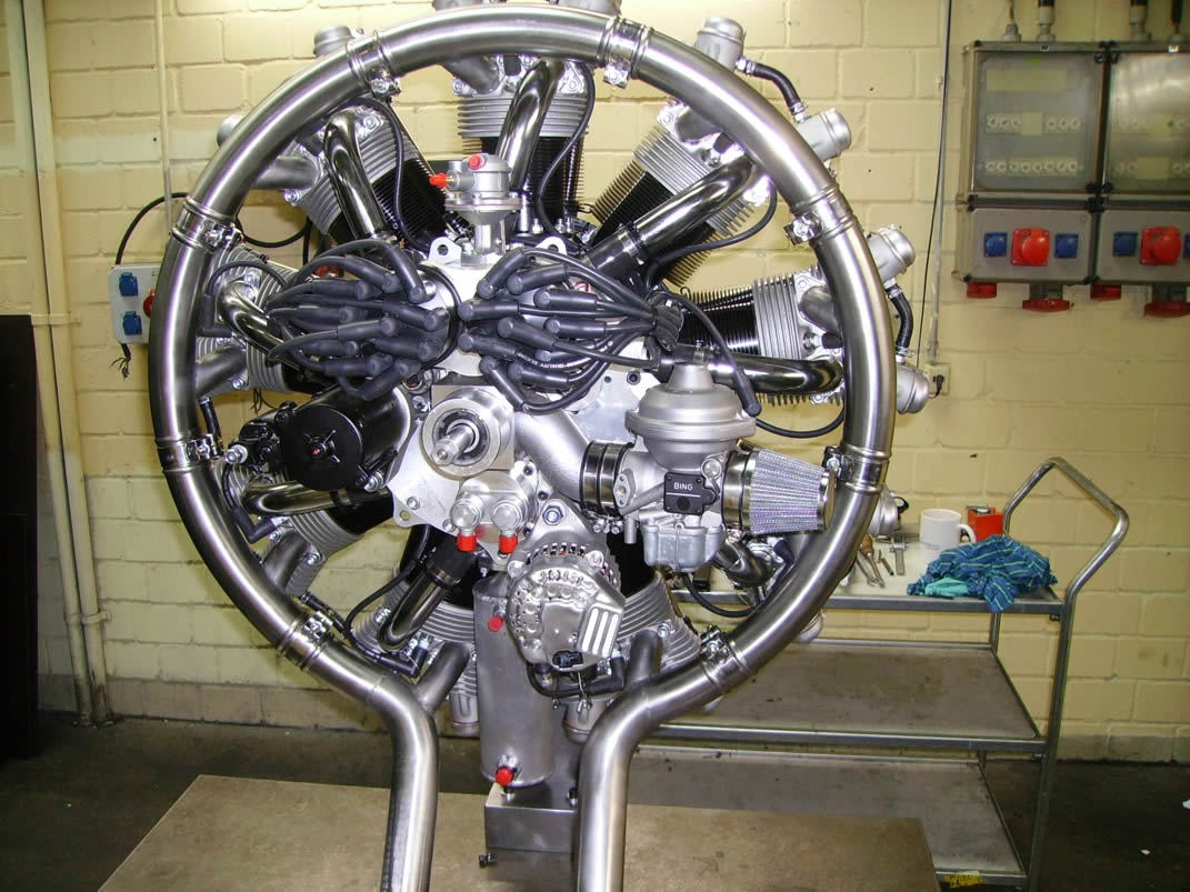 MOTOCICLETA,CON MOTOR DE AVIÓN