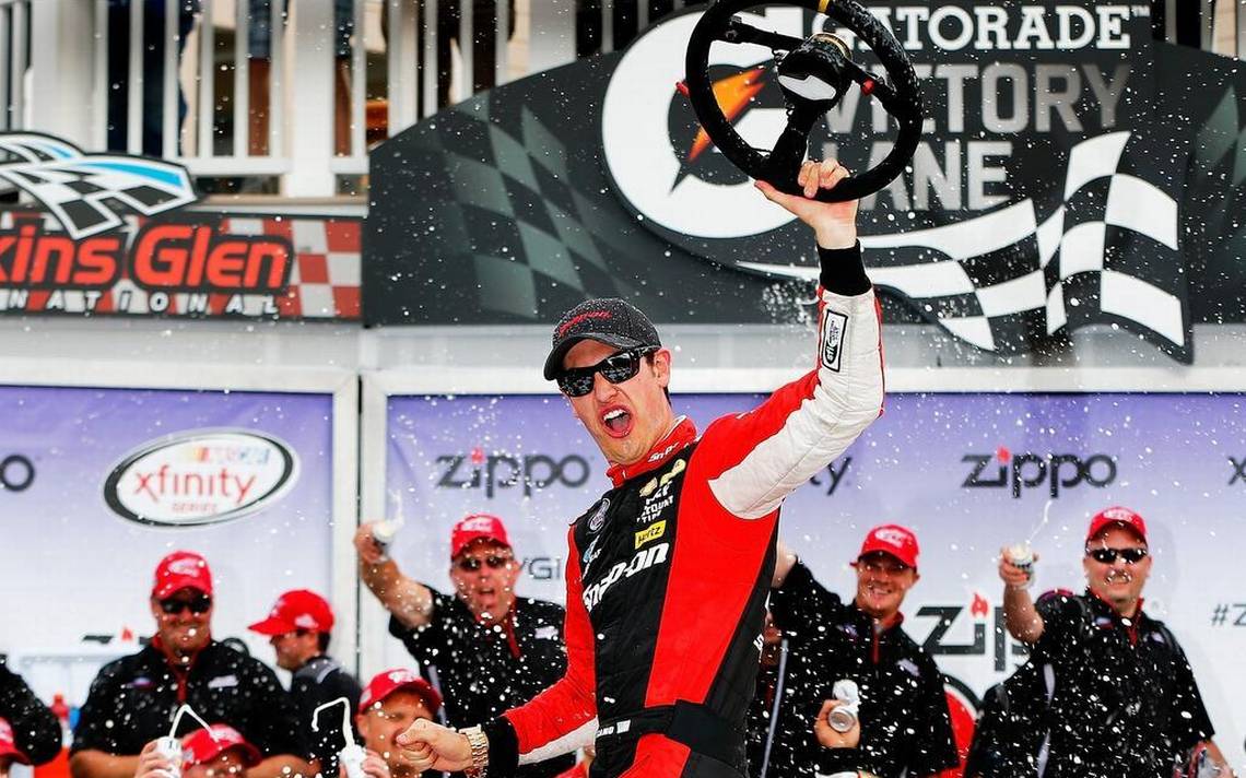 Joey Logano intimida en la Sprint Cup y en Nascar Xfinity!