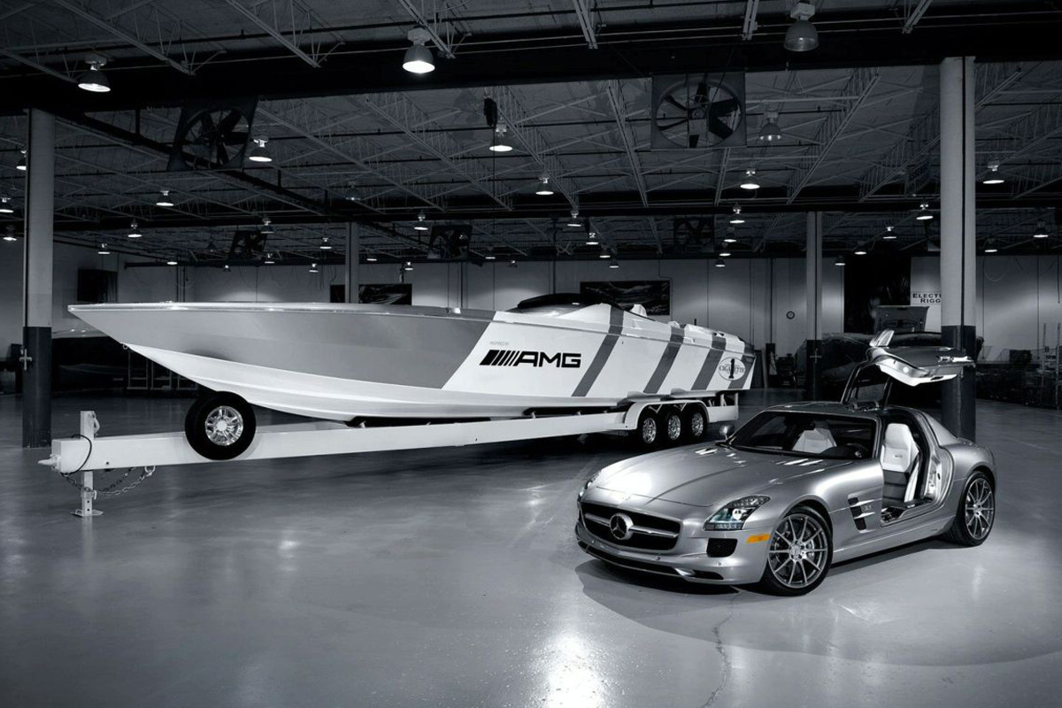 Lancha cigarette AMG inspirada en el mercedes  AMG GT