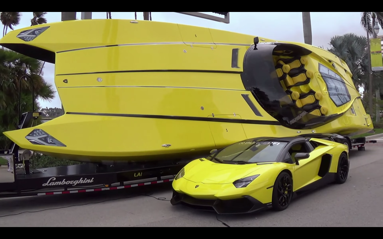 Lancha inspirada en el lamborghini aventador