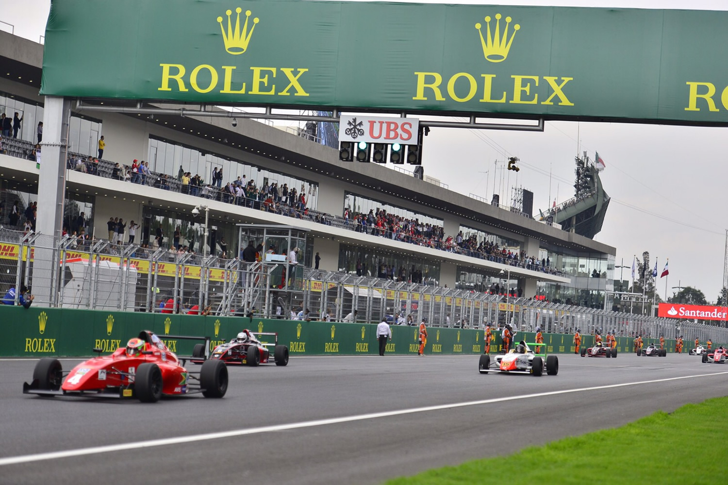 Mexicanos suben al podio en la F4!