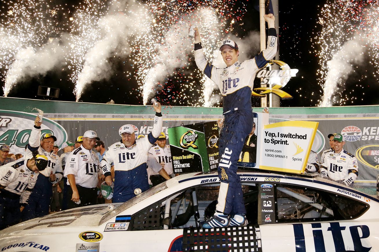 Brad Keselowski domina en el Kentucky Speedway