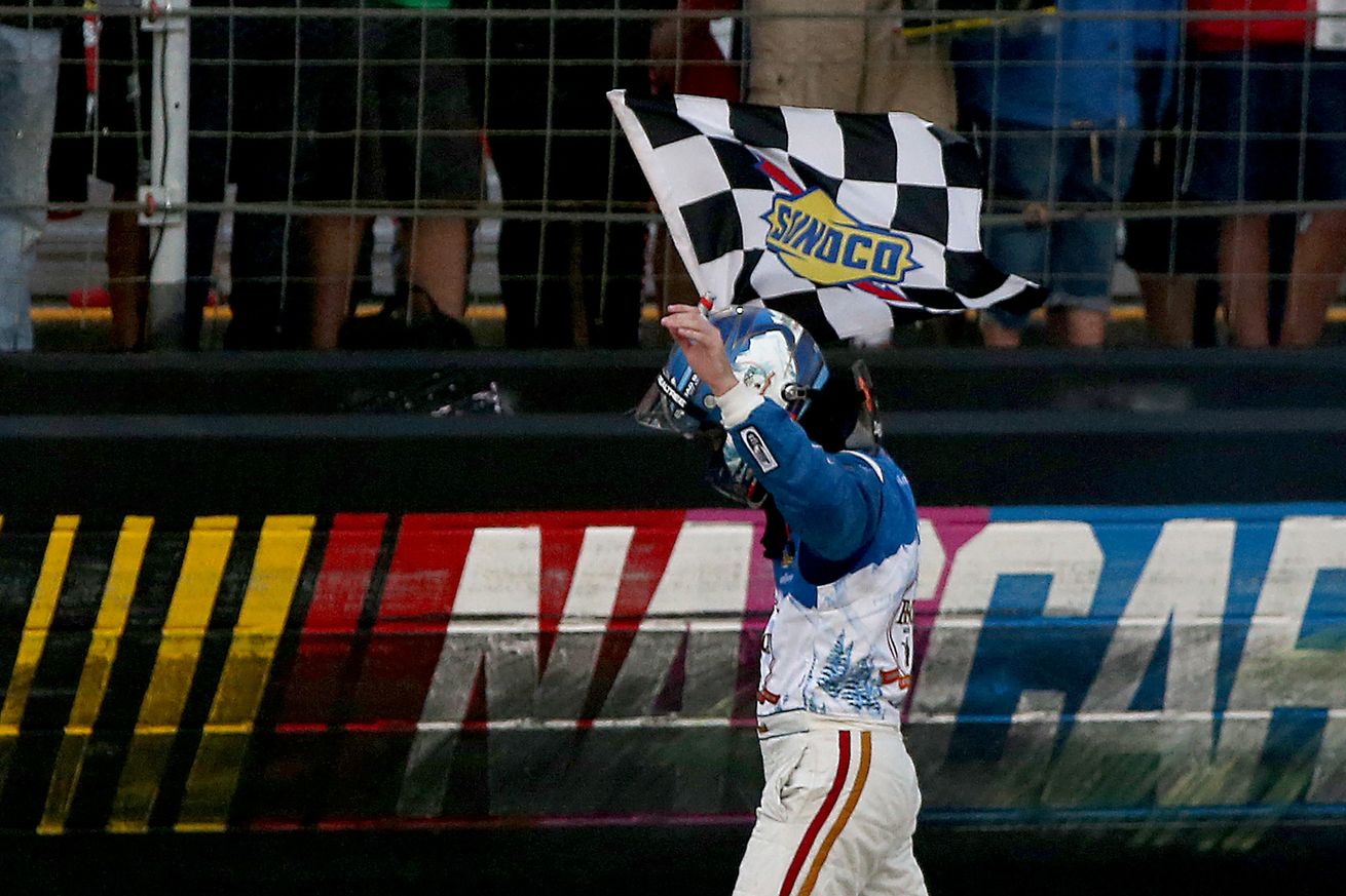 Kevin Harvick gana en la Nascar Sprint Cup Series
