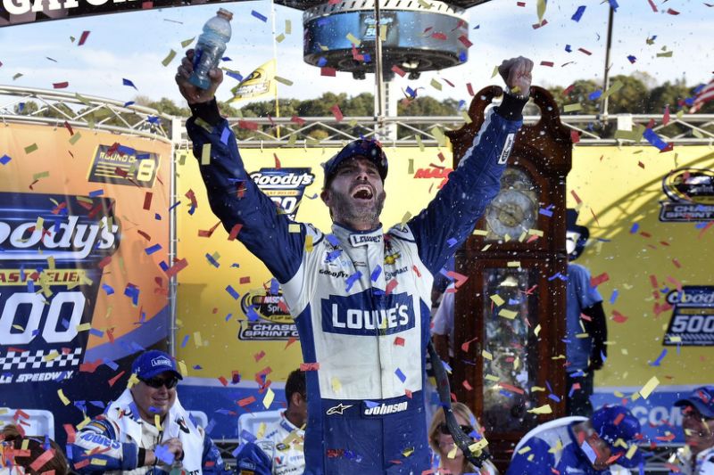 Jimmie Johnson se impone en Martinsville!