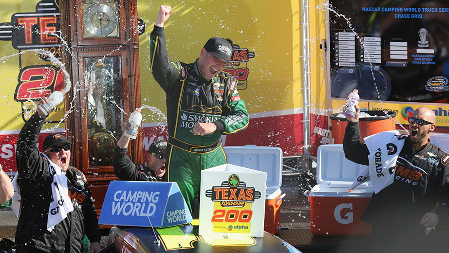 Johnny Sauter gana en las Trucks y  Suarez queda 6to.