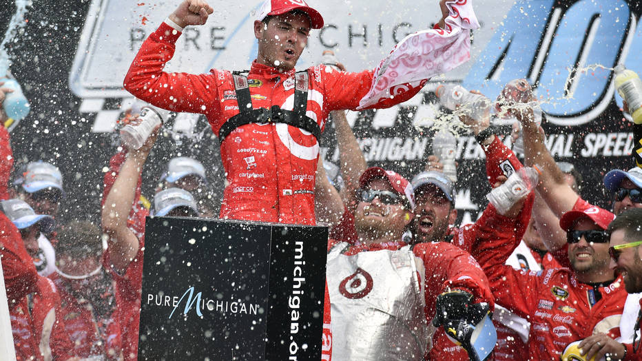 Kyle Larson suma su 3ra.victoria en Michigan!