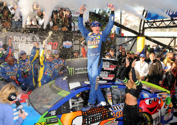 Kyle Busch repite en Dover!