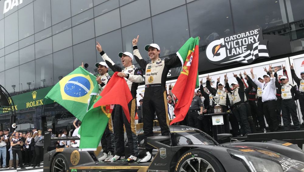 EL EQUIPO MUSTANG SAMBLING DOMINA EN DAYTONA