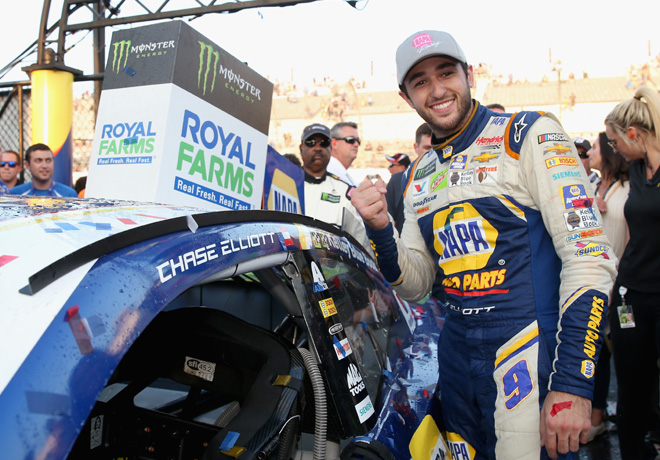 Chase Elliot triunfa en Dover!