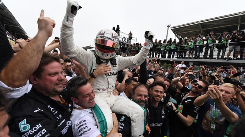 Hamilton gana en Brasil y Mercedes consigue su 5 título!