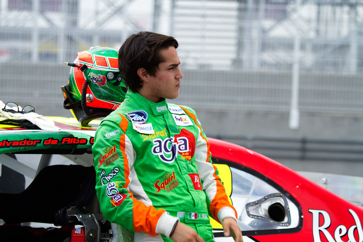 Salvador de Alba Jr. Marcando el camino