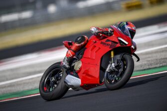 La nueva Ducati Panigale V4 es la Moto más Potente.